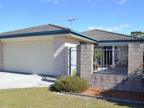 1 / 54 Parkes Airconditioned - Accommodation Ballina 1