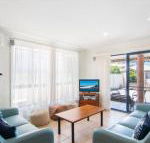 1 / 54 Parkes Airconditioned - Accommodation Ballina