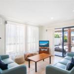 1 / 54 Parkes Airconditioned - Accommodation Ballina 0