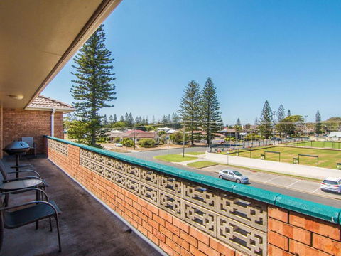 Seabreeze 5 Opposite Bowling Club - Accommodation Ballina 5