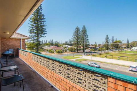 Seabreeze 5 Opposite Bowling Club - Accommodation Ballina 0