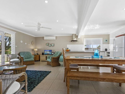 HILLTOP HAVEN In MOLLYMOOK - Accommodation Ballina 4