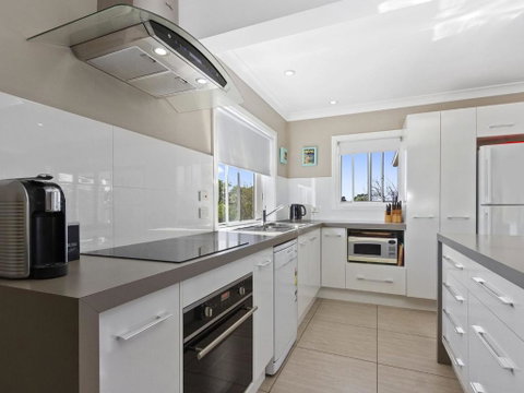 HILLTOP HAVEN In MOLLYMOOK - Accommodation Ballina 1