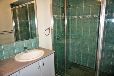 Ningaloo Breeze Villa 8 3 Bedroom Fully Self Contained Holiday Accommodation - Accommodation Ballina 3