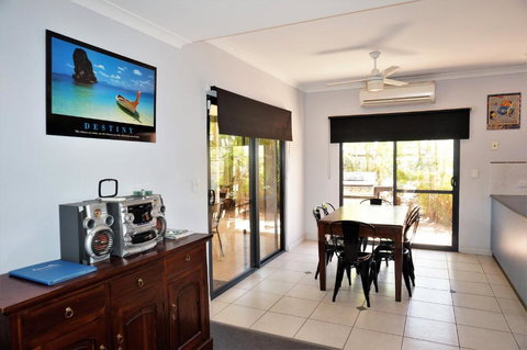 Ningaloo Breeze Villa 8 3 Bedroom Fully Self Contained Holiday Accommodation - Accommodation Ballina 6