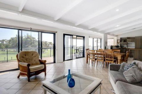 2 Cliff Road - Accommodation Ballina 0