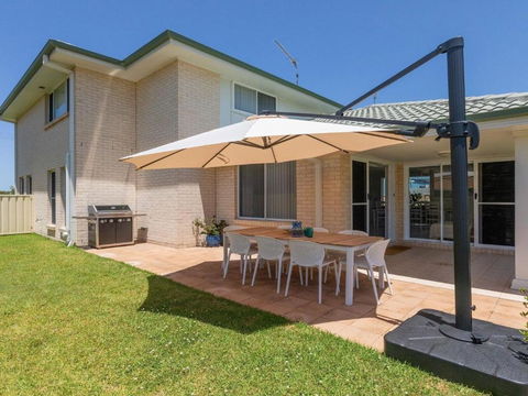 Azure Waters Perfectly Positioned With Ocean Views - Accommodation Ballina 1
