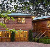 Treetops elegant inviting designer cedar home - Accommodation Ballina