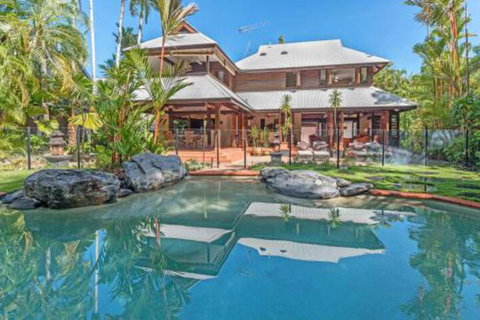 Luxurious Sala Private Beachfront Escape - Accommodation Ballina 0
