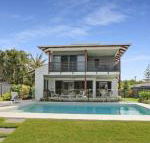 WATERFRONT HOME BORDERING MOOLOOLABA - Accommodation Ballina