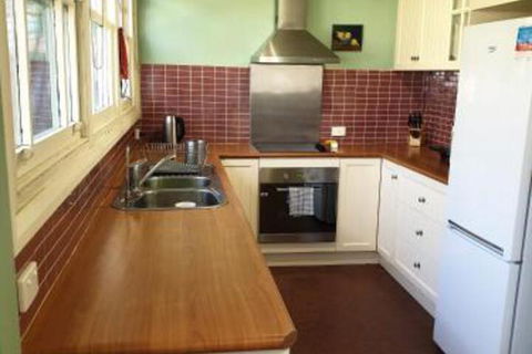 Redruth 2 Bedroom Cottage Situated In Wandiligong - Accommodation Ballina 3