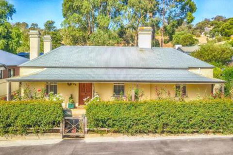 Captain Roddas Cottage - Accommodation Ballina 0
