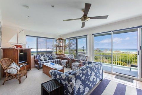 Home Away From Home With Sweeping Ocean Views Unit 12 60 Peregian Esplanade - Accommodation Ballina 6