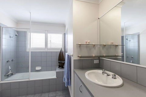 Home Away From Home With Sweeping Ocean Views Unit 12 60 Peregian Esplanade - Accommodation Ballina 3