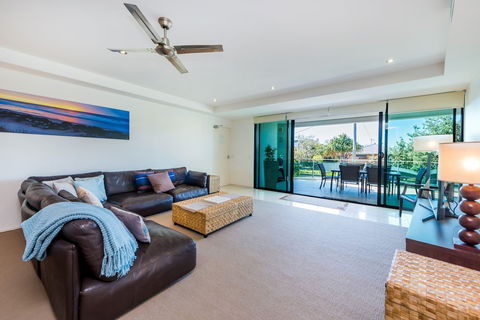 Stylish Beach Side Apartment Unit 5 33 Lorikeet Drive - Accommodation Ballina 5