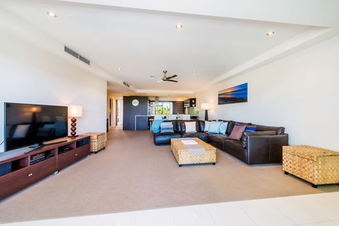 Stylish Beach Side Apartment Unit 5 33 Lorikeet Drive - Accommodation Ballina 4