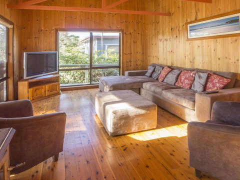 Centre Street 10 Lake Tabourie - Accommodation Ballina 5
