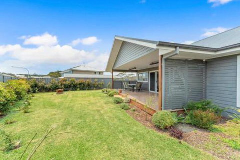Ontario Way 1 Burrill Lake - Accommodation Ballina 4