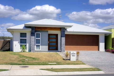 Pet Friendly, New House Peregian Breeze Drive, Peregian Beach - Accommodation Ballina 2