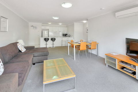 Airtrip Apartment On Russell St - Accommodation Ballina 3