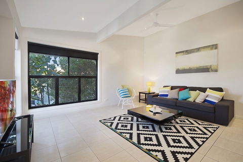 Minutes Walk To Peregian Beach & Surf! Unit 1 / 28 Pelican Street - Accommodation Ballina 5