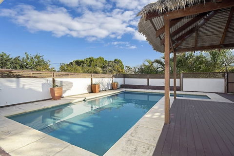 Minutes Walk To Peregian Beach & Surf! Unit 1 / 28 Pelican Street - Accommodation Ballina 0