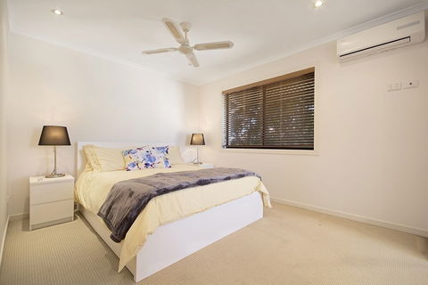 Minutes Walk To Peregian Beach & Surf! Unit 1 / 28 Pelican Street - Accommodation Ballina 4