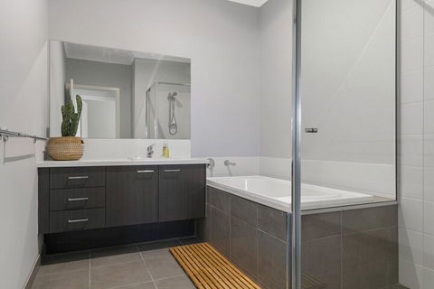 Breeze On Inn Surf Side Free Wifi & Netflix - Accommodation Ballina 5