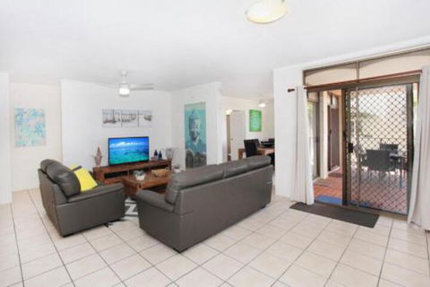 Unit 2 Cooltoro Court 7 Frank Street Coolum Beach 400 BOND LINEN INCLUDED - Accommodation Ballina 0