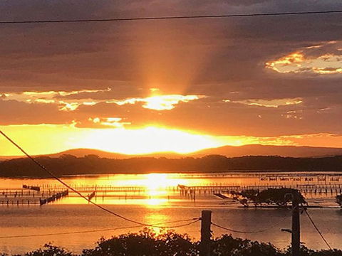 Island View 4 Opposite Wallis Lake! - Accommodation Ballina 1