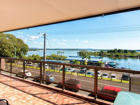 Island View 4 Opposite Wallis Lake! - Accommodation Ballina 4