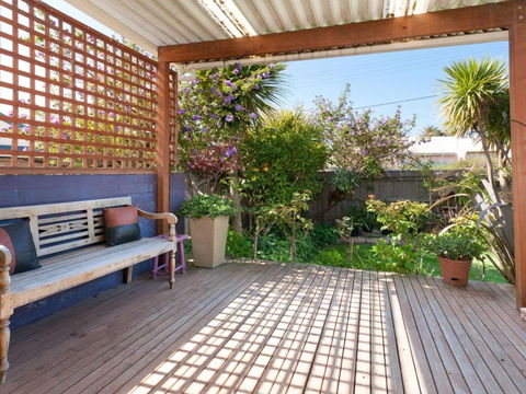 METRES TO THE BEACH MORNINGTON - Accommodation Ballina 6