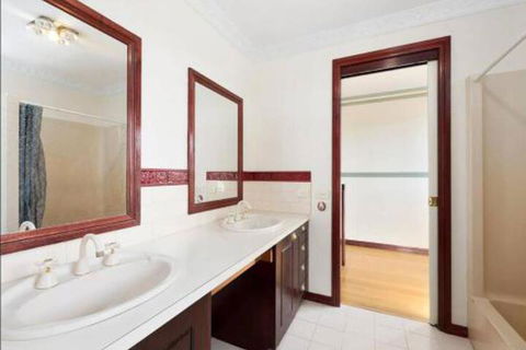 GUMS & ROSES Family Home In The Heart Of Town. - Accommodation Ballina 3