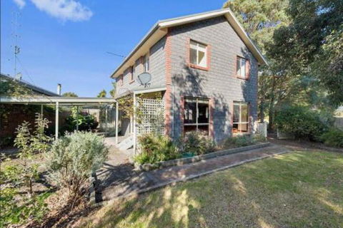 GUMS & ROSES Family Home In The Heart Of Town. - Accommodation Ballina 6