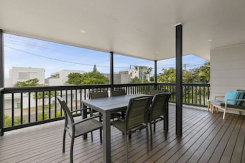 Sundance Pet Friendly Beach House In Peregian! 59 Lorikeet Drive - Accommodation Ballina 0