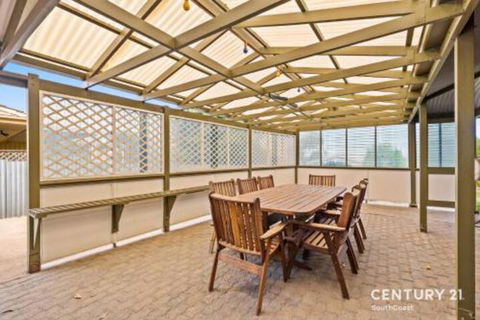 Reef & Vines Port Noarlunga - Accommodation Ballina 3