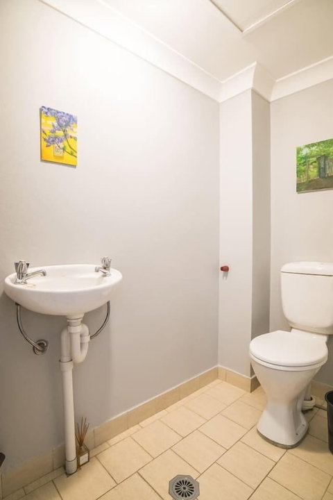 Rustic Hardwood 2 Bedroom Apartment In Randwick - Accommodation Ballina 6