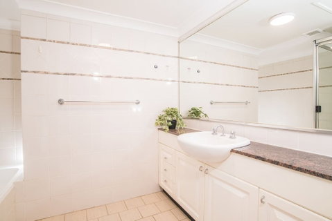 Rustic Hardwood 2 Bedroom Apartment In Randwick - Accommodation Ballina 4