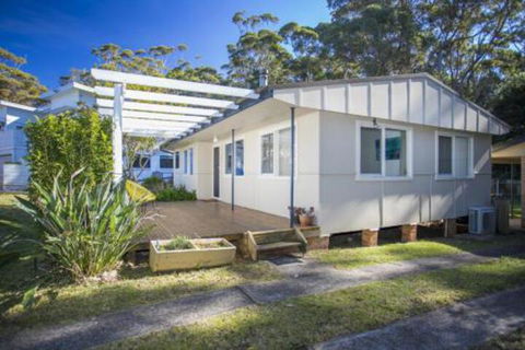 MOLLYMOOK BEACH COTTAGE - Accommodation Ballina 3