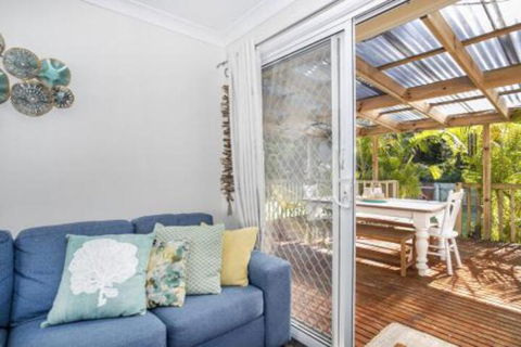 MOLLYMOOK BEACH COTTAGE - Accommodation Ballina 1