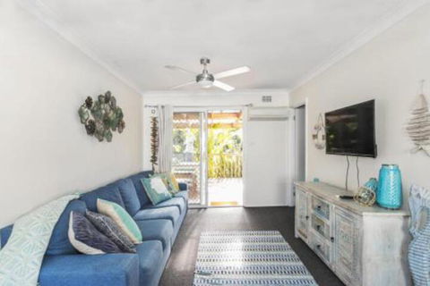 MOLLYMOOK BEACH COTTAGE - Accommodation Ballina 4