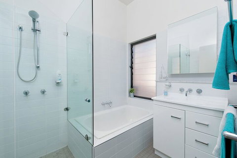 The Deckhouse 22 / 26 One Mile Close - Accommodation Ballina 5