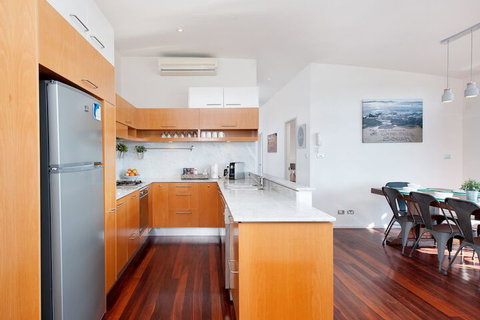 The Deckhouse 22 / 26 One Mile Close - Accommodation Ballina 3