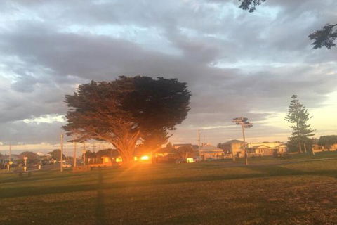 QUEEN BEDROOM FRIENDLY HOME PORTLAND - Accommodation Ballina 5