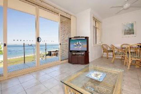 2 Bedroom Apartment Little Hut Unit 3 20 Kurrawa Close - Accommodation Ballina 4