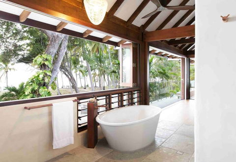 Spice At Oak Absolute Oceanfront House - Accommodation Ballina 5