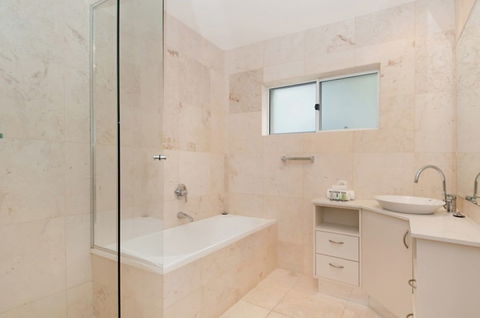 Noosa Penthouse Close To Hastings Street Unit 2 Vue 28 Edgar Bennett Ave - Accommodation Ballina 4