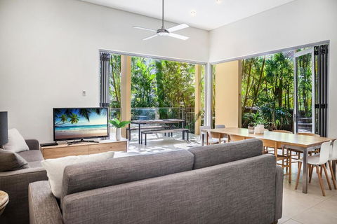 Contemporary & Luxurious Little Cove - Accommodation Ballina 1