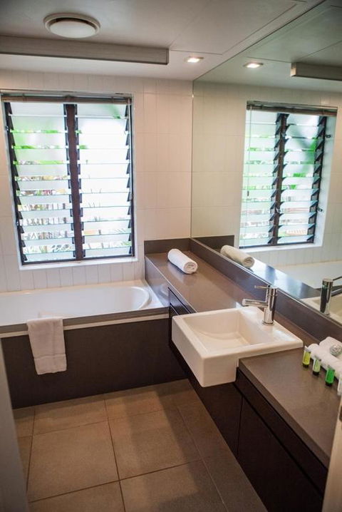 160 SEA TEMPLE SWIMOUT APT - Accommodation Ballina 6