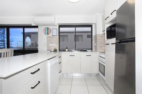 Unit 5 Phoenix Apartments 1736 David Low Way Coolum Beach LINEN INCLUDED 500 Bond - Accommodation Ballina 2